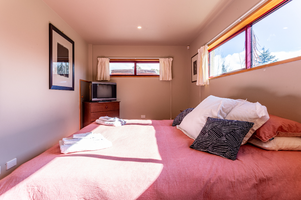 Bedroom alternate view