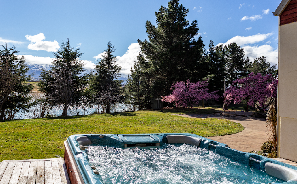 Spa overlooking Lake Dunstan